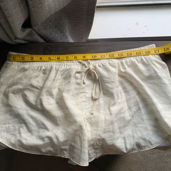 Old Navy Medium Womens Running Shorts White Zebra Print - Picture 6 of 6